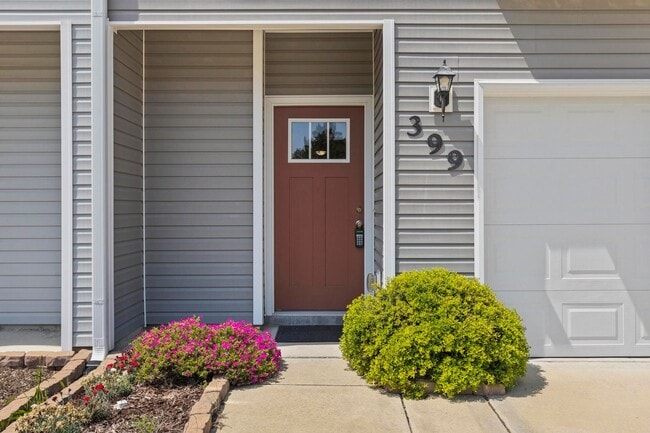 Building Photo - *50% FIRST MONTH RENT* Townhouse For Rent!