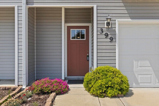 Building Photo - Holly Ridge Townhouse For Rent!