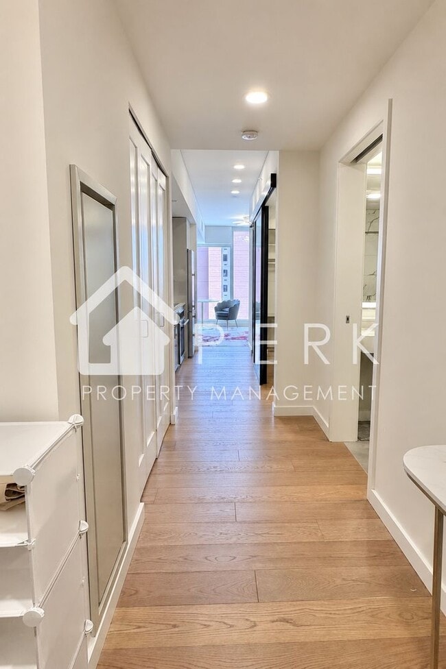 Building Photo - Modern 1 Bed, 1 Bath Condo at Koda