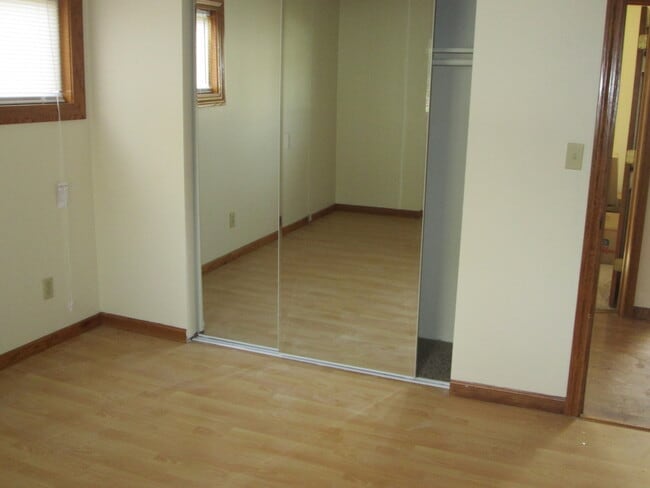 Building Photo - 3968 Staatz Dr