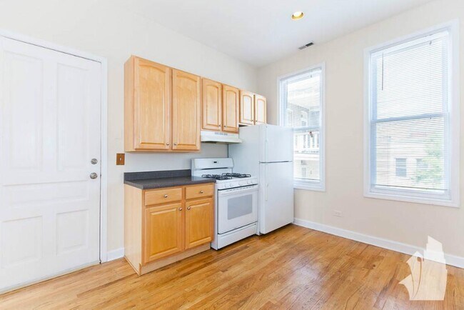 Building Photo - 3417 N Janssen Ave