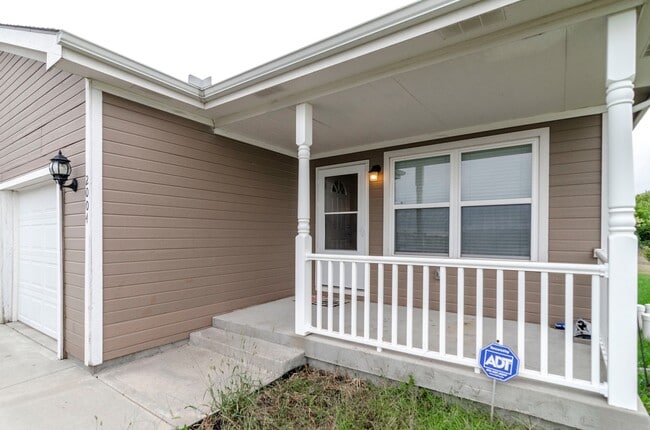 Building Photo - Please View 3D Virtual Walk-Through Before...
