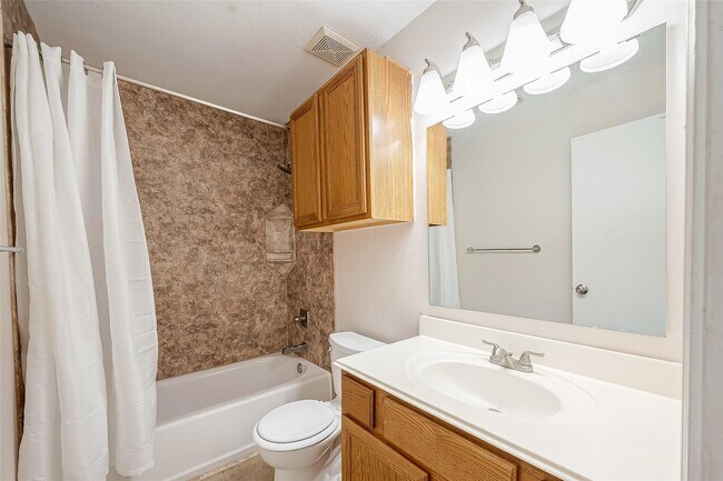 Building Photo - 18339 Beaverdell Dr