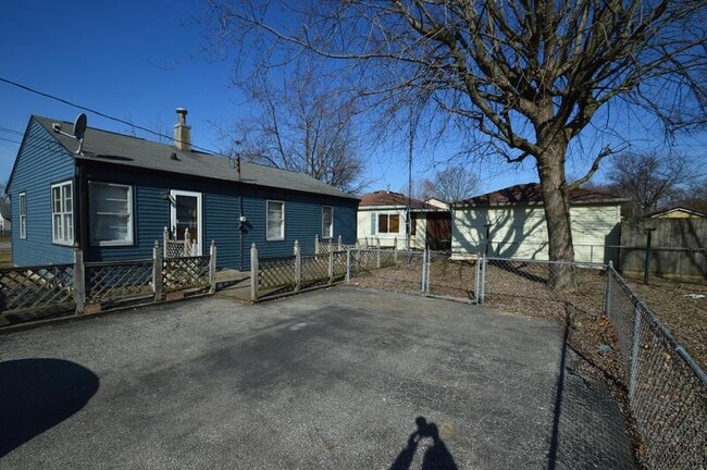 Building Photo - 2441 S Keystone Ave