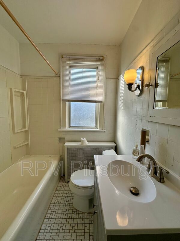 Building Photo - 3306 Shady Ave Ext