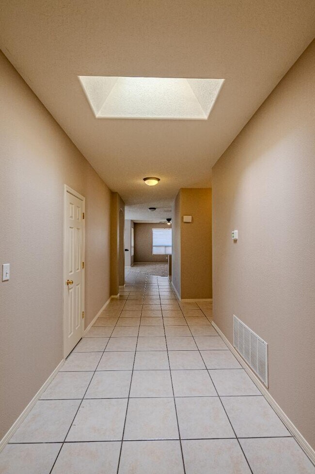Building Photo - 1124 Calle Corvo NE