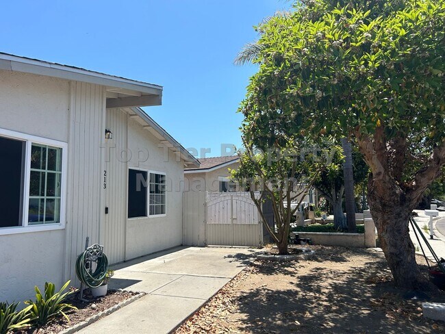 Building Photo - ***Charming 2 bed / 1 bath House in Oceans...
