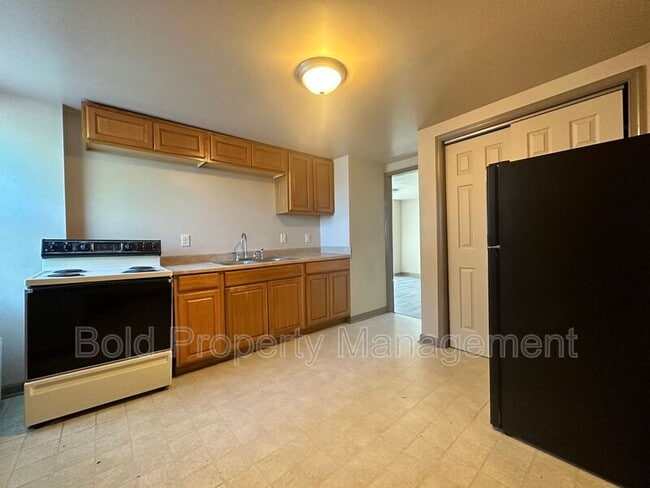 Building Photo - 518 N 8th St