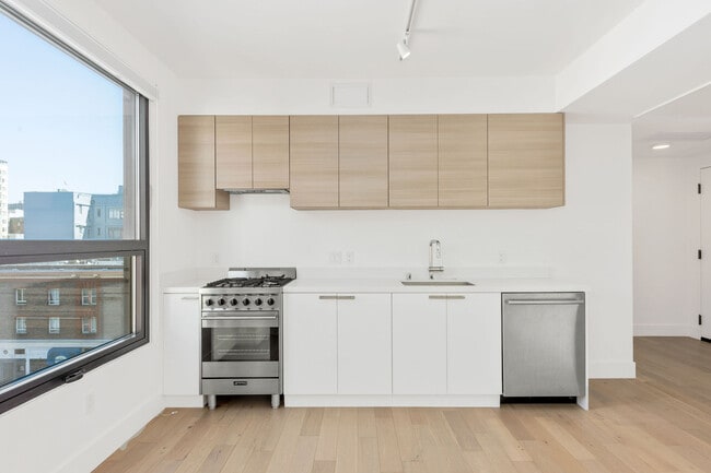 Building Photo - 719 Larkin St