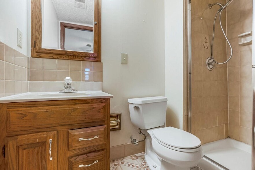 Building Photo - Spacious Shawnee Home Near Mill Creek Streamway Park