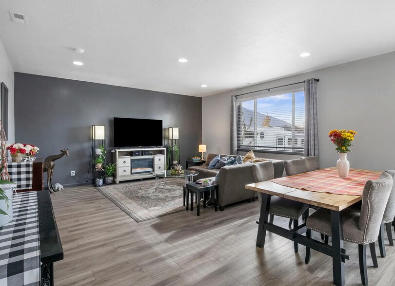 Building Photo - 743 W 1150 S