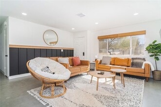 Building Photo - 61660 Valley View Dr