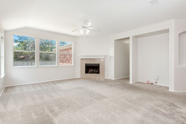 Building Photo - 4 Bedroom 2 Bath Home for Rent