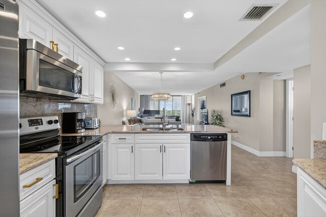 Building Photo - 3499 Oaks Way