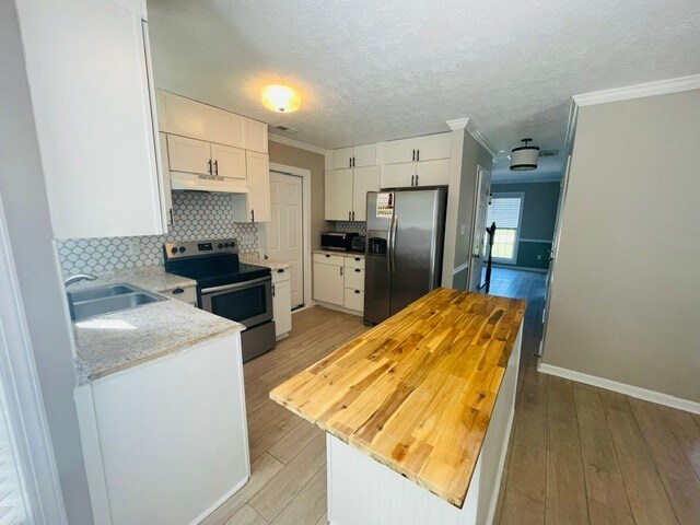 Building Photo - 156 S Forest Dr