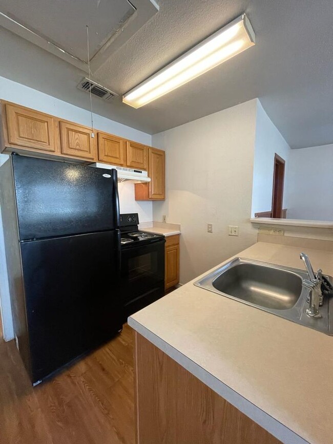 Building Photo - P7-108 Austin St, Kyle TX 78640