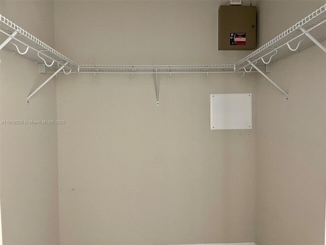 Building Photo - 2929 SW 119th Way