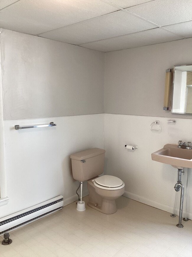 Building Photo - 119 E Burd St