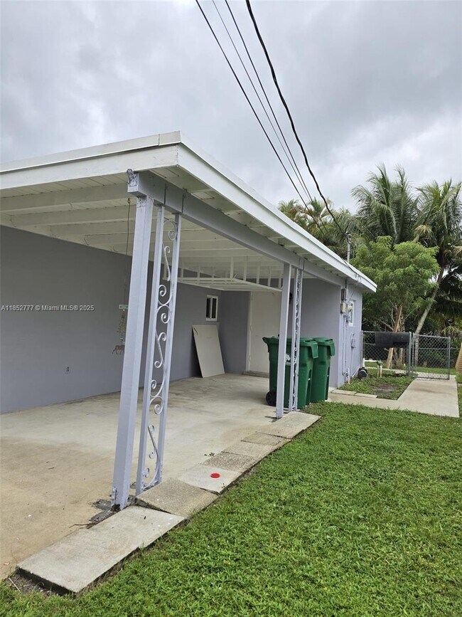 Building Photo - 5189 SW 95th Ave