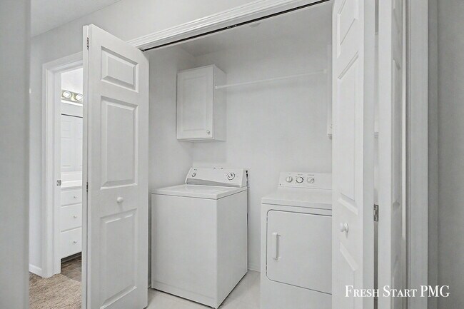 Building Photo - 2107 Blue Bell Way