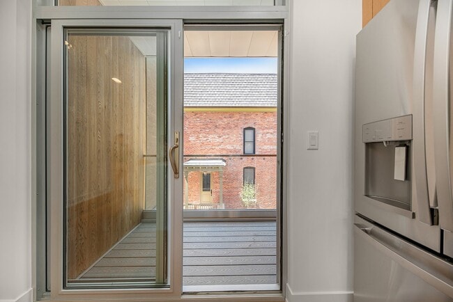 Building Photo - 2805 Brush St