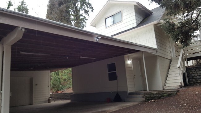 Building Photo - 2821 Bellevue Way SE