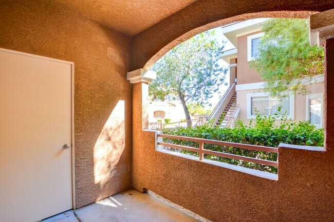 Building Photo - Horizon Hills Condominiums