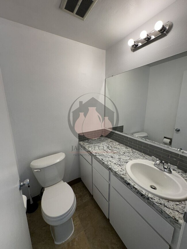 Building Photo - Adorable South Salem Home-Coming Available...