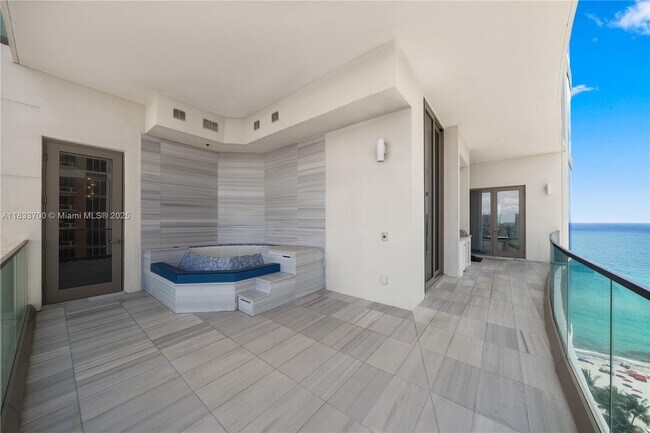 Building Photo - 17901 Collins Ave