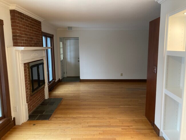 Building Photo - 2401 Bristol Rd