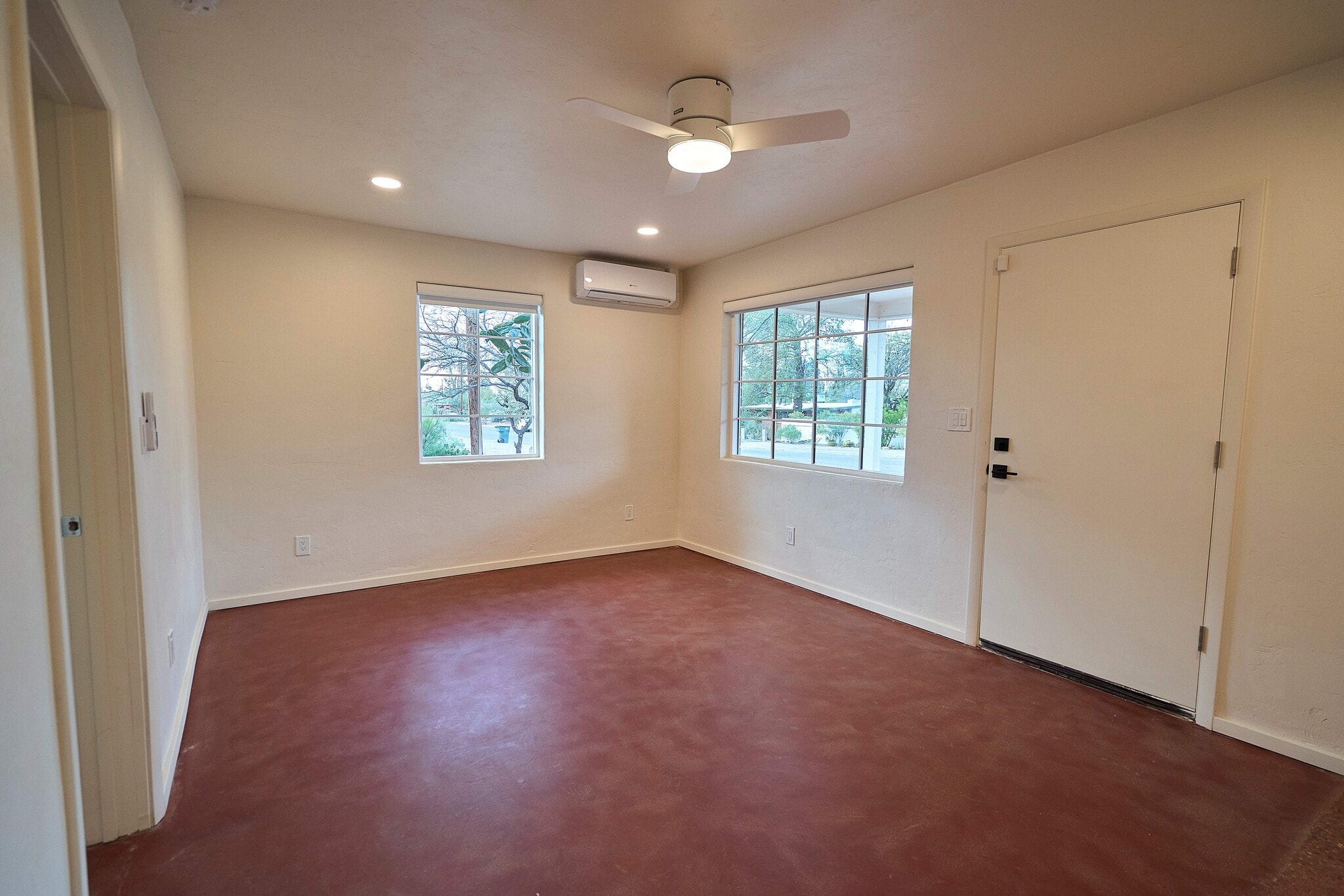 Building Photo - 2542 E Seneca St