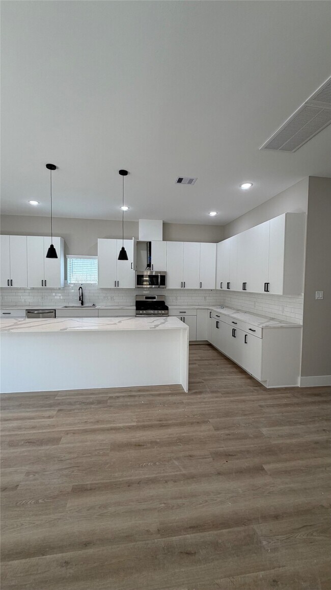 Building Photo - 2615 Piemonte Ave