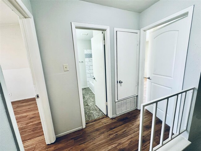 Building Photo - 3822 Southway Dr