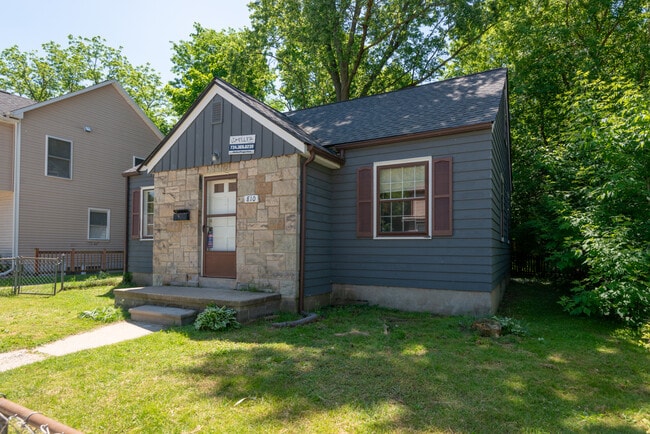 Building Photo - 810 Sylvan Ave