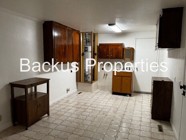 Building Photo - Wonderful three bedroom home in Monterey