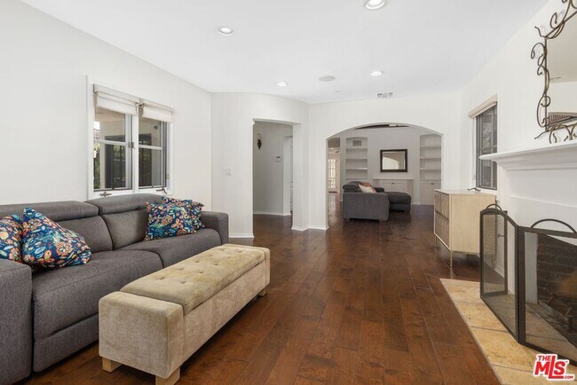 Building Photo - 1024 25th St