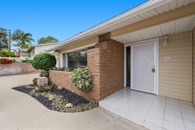 Building Photo - Charming 3 Bedroom 2 Bathroom Home in La M...