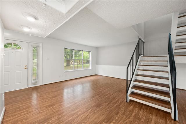 Building Photo - 376 Westview Terrace