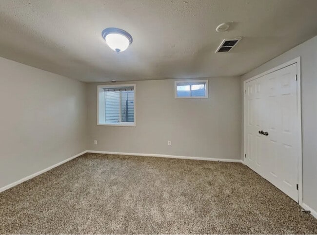 Building Photo - 387 Helena Cir