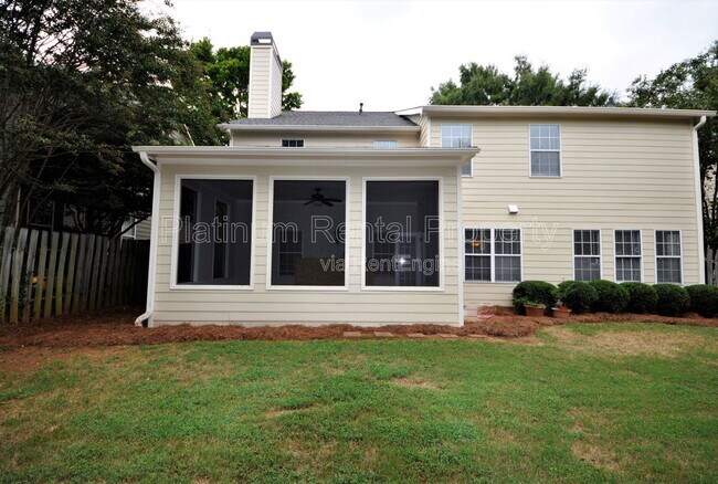 Building Photo - 11080 Crabapple Lake Dr