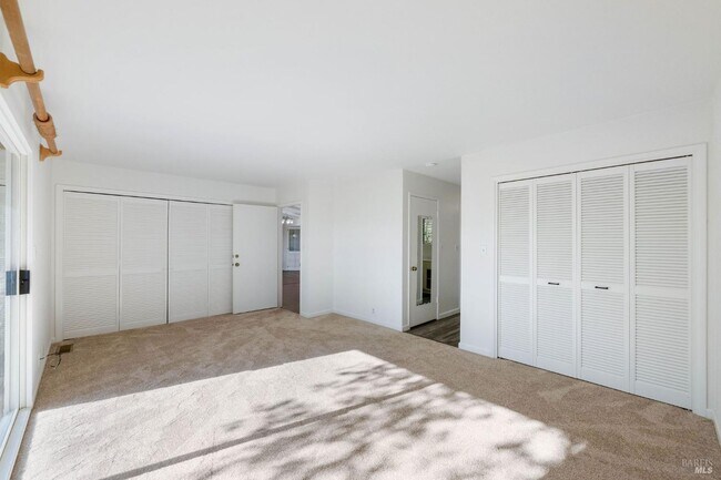 Building Photo - 121 Knoll Pl