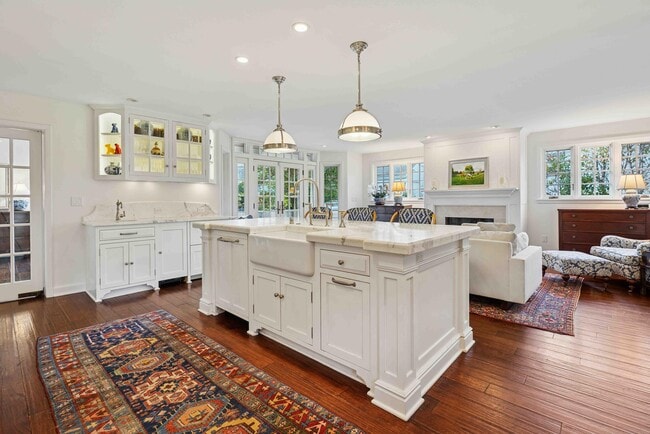 Building Photo - 5969 N Shore Dr