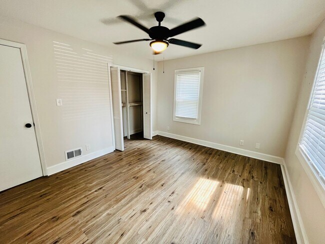 Building Photo - Three Bedroom Modern Farmhouse in Southern...