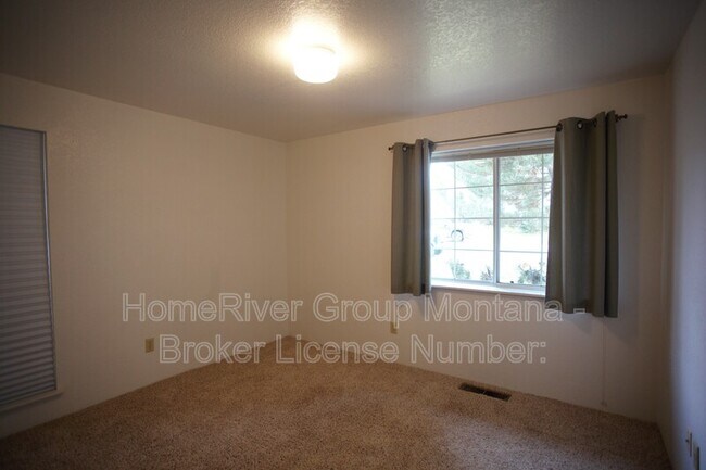 Building Photo - 2720 Crystal Ct