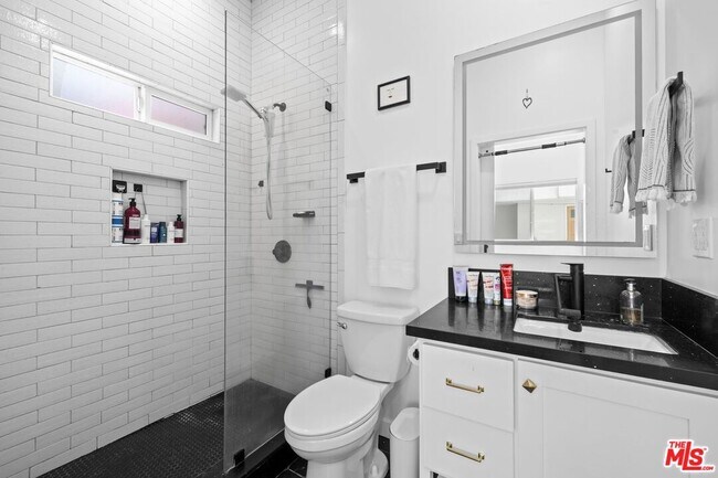 Building Photo - 3170 Glenmanor Pl