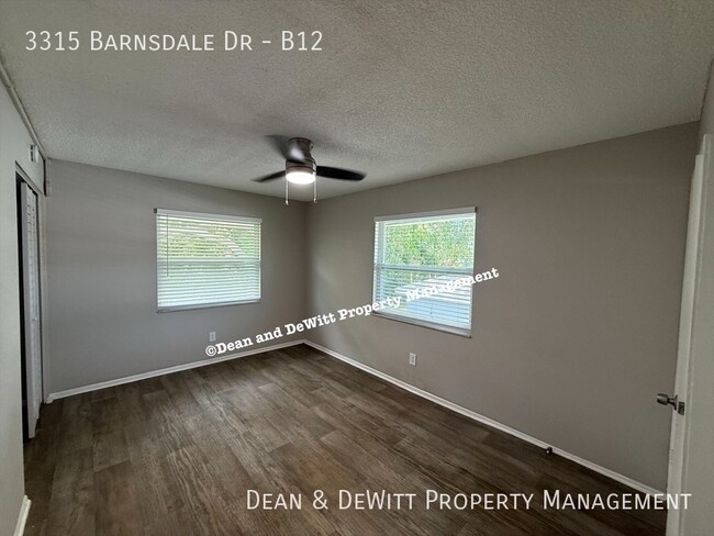 Building Photo - 3315 Barnsdale Dr