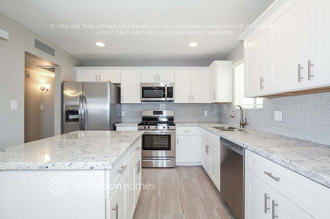 Building Photo - 1539 W 7th St