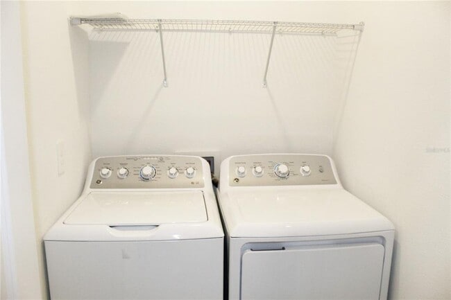 Building Photo - 7405 Stone Crk Trl