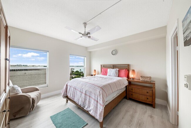 Building Photo - 3230 S Ocean Blvd