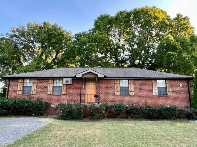 Primary Photo - 212 Ewing Dr
